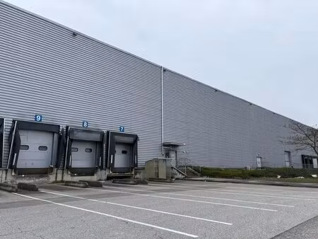 location local d'activités 5 193 m² à 10 584 m²