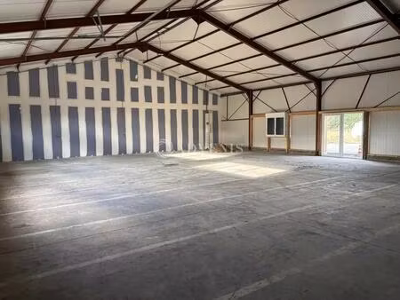 location local d'activités 285 m²