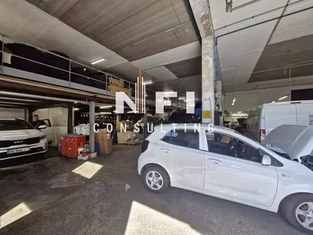 location local d'activités 939 m²