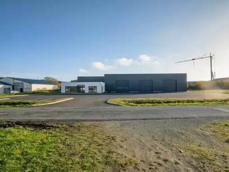 location local d'activités 1 250 m² à 2 500 m²