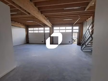 location local d'activités 192 m²