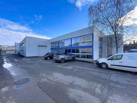 location local d'activités 340 m² à 790 m²