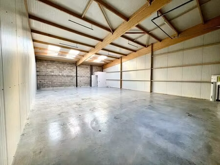 location local d'activités 99 m²