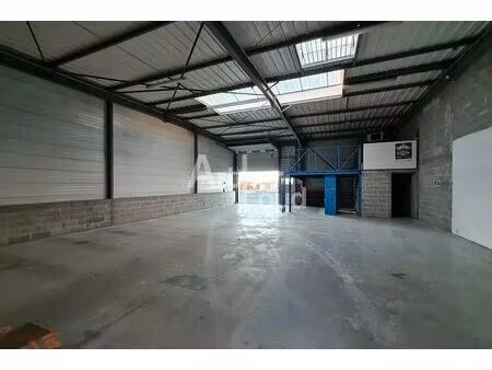 location local d'activités 357 m²