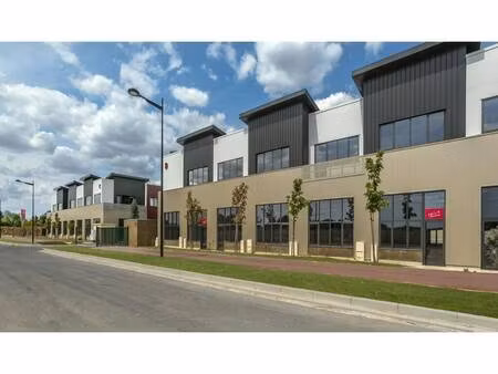 location local d'activités 344 m² à 1 271 m²