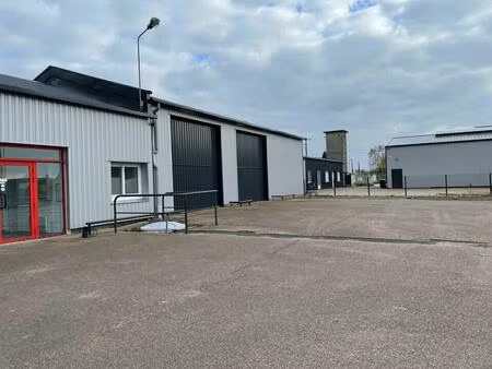 location local d'activités 500 m²