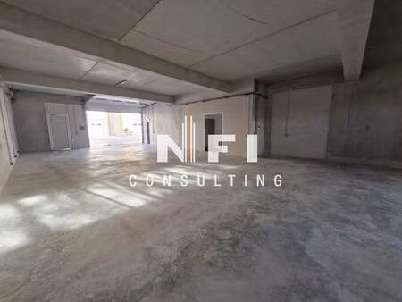 location local d'activités 308 m²