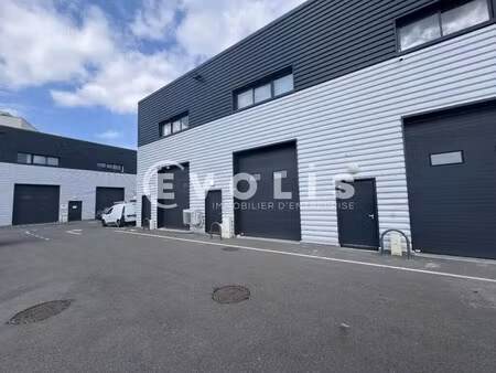 location local d'activités 120 m²