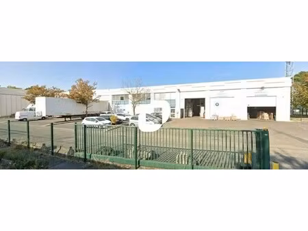 location local d'activités 536 m²