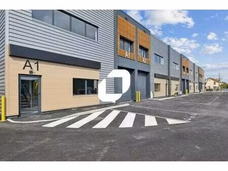 location local d'activités 292 m²