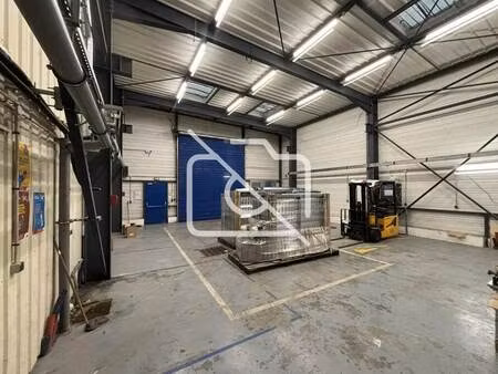 location entrepôt 841 m²