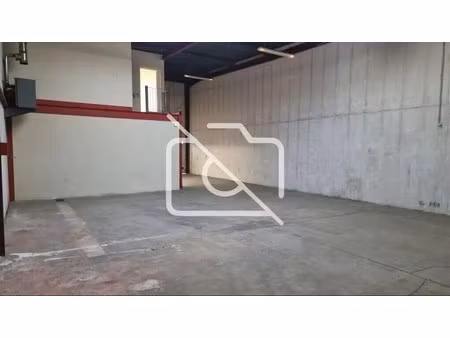 location entrepôt 245 m²