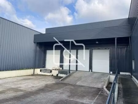 location entrepôt 850 m²