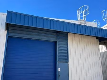 location entrepôt gemenos 13420 215m²