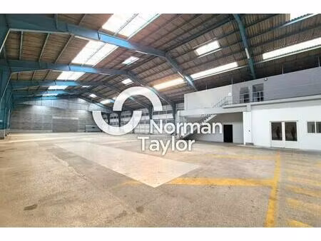location entrepôt 2 165 m²