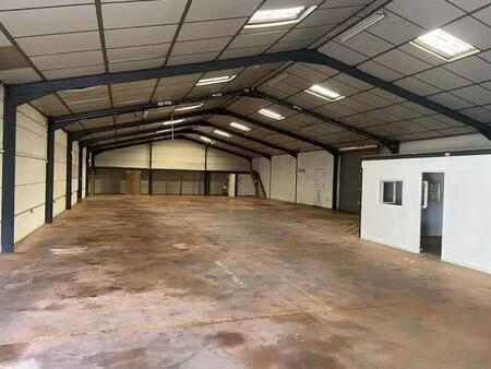 location entrepôt 500 m²