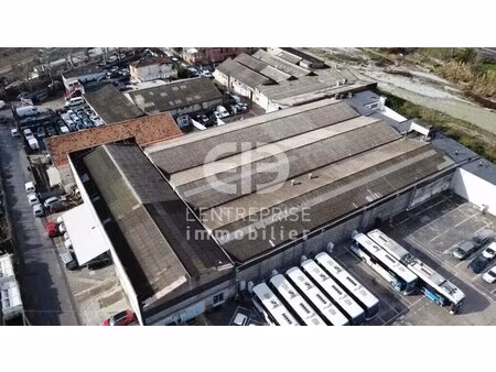 location entrepôt 3 828 m²