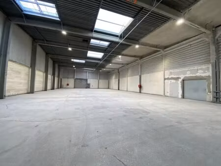 location entrepôt 1 121 m²