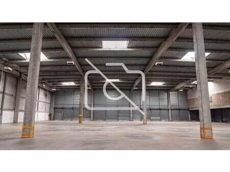 location entrepôt 1 612 m² à 4 510 m²