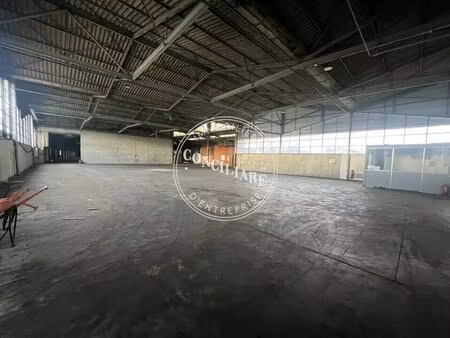 location entrepôt 2 400 m²