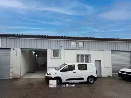 location local d'activités 118 m²