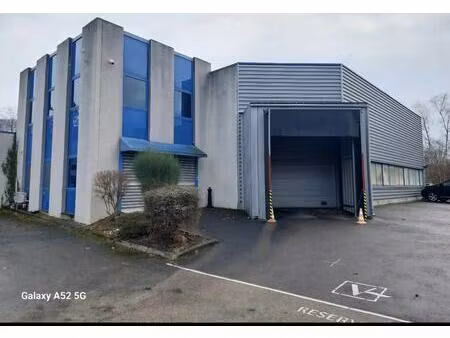 location local d'activités 530 m²