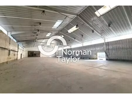 location local d'activités 1 525 m²