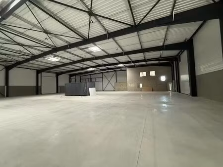 location local d'activités 1 825 m²