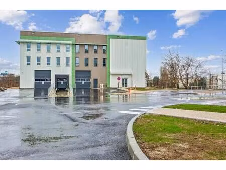 location local d'activités 536 m² à 19 455 m²