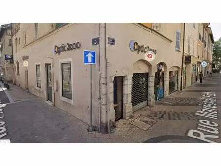 location commerce 149 m²