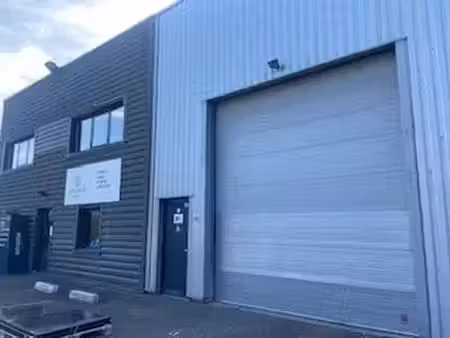 location local d’activités 390m²
