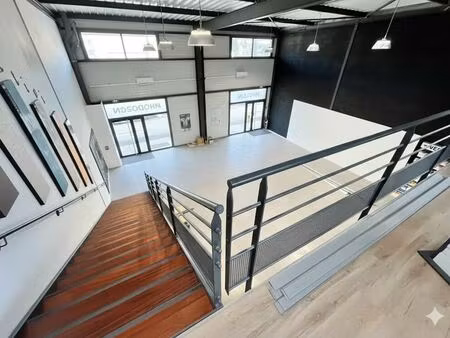 location local d'activités 215 m²