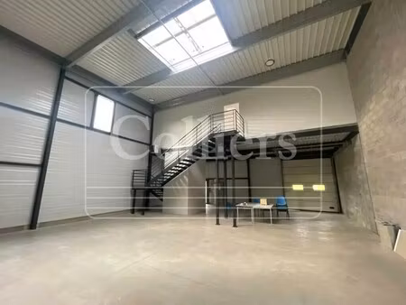 location local d'activités 306 m²
