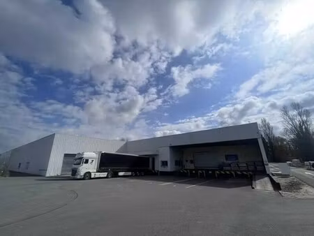 location local d’activités carbon blanc 33560 2820m²