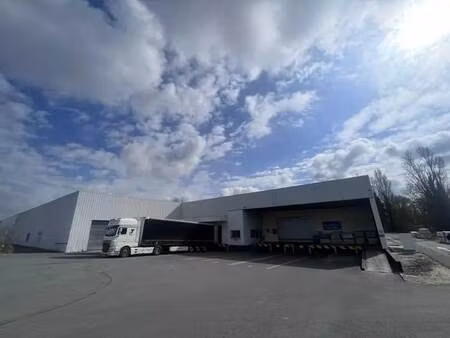 location local d’activités carbon blanc 33560 4860m²