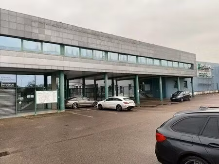 location local d'activités 822 m² à 4 672 m²