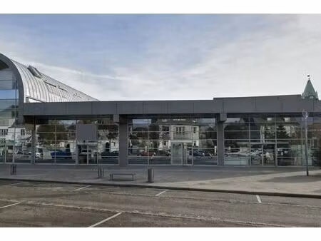 location local d'activités 147 m² à 884 m²