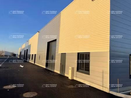 location local d'activités 406 m² à 816 m²