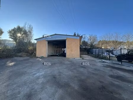 location local d'activités 150 m²