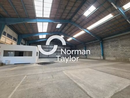 location local d'activités 1 040 m²