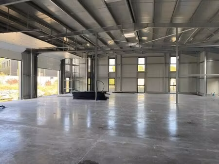 location local d'activités 291 m²