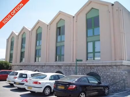 location local d'activités 70 m²