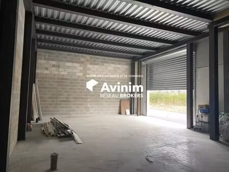 location local d'activités 90 m²