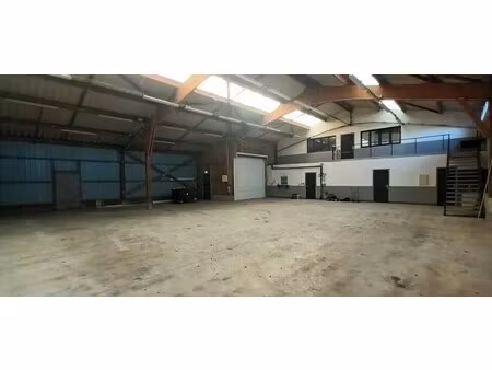 location local d'activités 552 m²