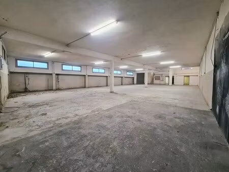 location local d'activités 461 m²