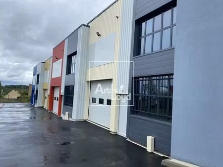 location local d'activités 163 m² à 657 m²