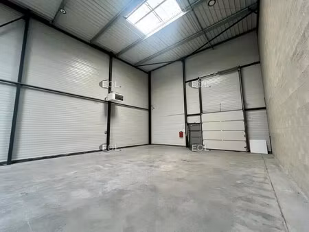 location local d'activités 400 m²