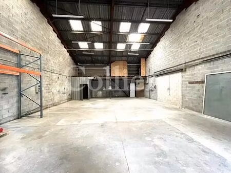 location local d'activités 220 m²