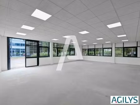 location local d'activités 104 m² à 443 m²