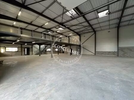 location local d'activités 730 m²